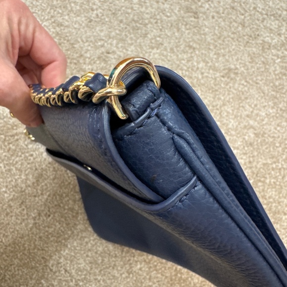 RARE Tory Burch Thea Flat Wallet Crossbody with Gold Strap - Navy - Picture 2 of 12